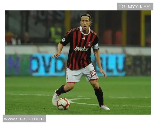 天下足球十大致敬球星回顾:他们如何成就历史与传奇的永恒魅力 天下足球十大致敬球星回顾:他们如何成就历史与传奇的永恒魅力