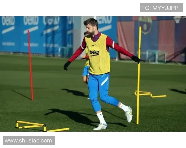 巨型足球球星大腿雕塑引发球迷热议成为城市全新地标 巨型足球球星大腿雕塑引发球迷热议成为城市全新地标