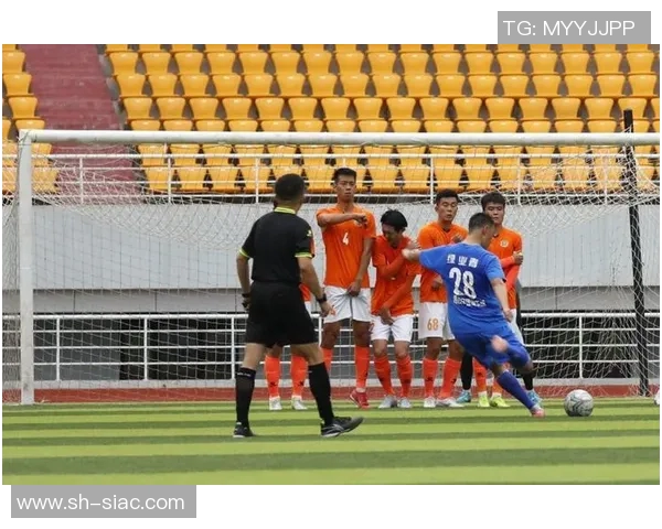 右手残疾依旧闪耀绿茵场 他用坚持与热爱书写足球传奇 右手残疾依旧闪耀绿茵场 他用坚持与热爱书写足球传奇