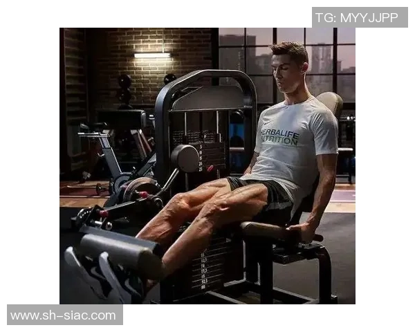 足球巨星专注个人训练全方位提升技术体能与竞技状态解析 足球巨星专注个人训练全方位提升技术体能与竞技状态解析