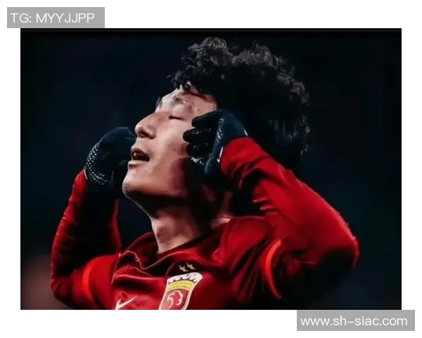 足球天才武磊闪耀赛场英姿头像背景图展现无限风采与激情